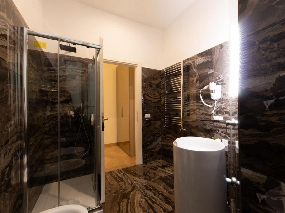 The Best Rent - Elegant Five-Bedrooms Apartment Near Colosseo روما المظهر الخارجي الصورة