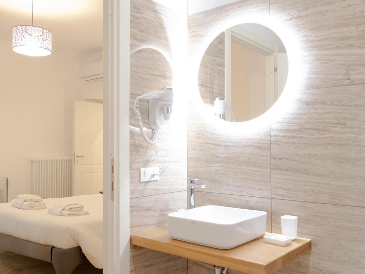The Best Rent - Elegant Five-Bedrooms Apartment Near Colosseo روما المظهر الخارجي الصورة