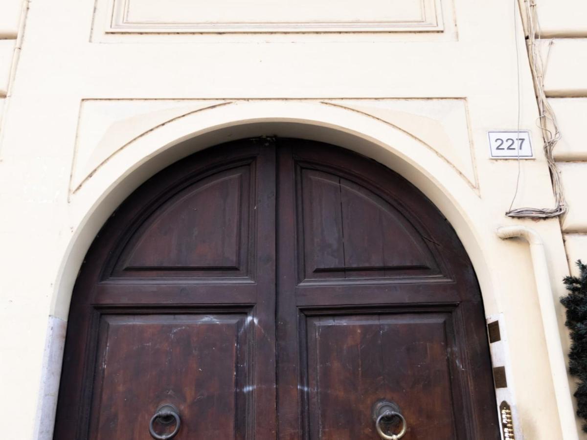 The Best Rent - Elegant Five-Bedrooms Apartment Near Colosseo روما المظهر الخارجي الصورة